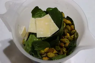 Pistachio and spinach pesto