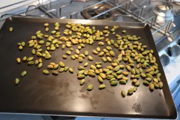 Apricot and pistachio clafoutis : etape 25